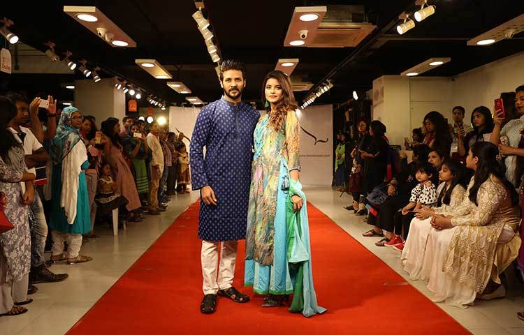 র‌্যাম্প শোর মাধ্যমে লা রিভ তার বসন্ত ও গ্রীষ্মকালীন ২০১৮ কালেকশন প্রদর্শন করে। আয়োজনে সাংবাদিক ব্যক্তিবর্গ, সেলিব্রেটি, লা রিভের কাস্টমার এবং আমন্ত্রিত অতিথিবর্গ উপস্থিত ছিলেন।