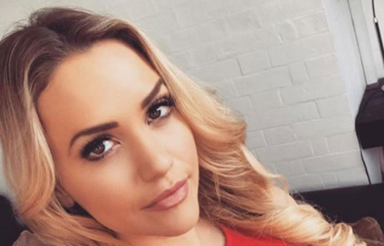 বিখ্যাত মার্কিন পর্নস্টার মিয়া মালকোভা। বছরের শুরুতেই পরিচালক রাম গোপাল বর্মার হাত ধরে বলিউডে পা রেখেছেন মিয়া। যদিও পূর্ণদৈর্ঘ্যের ছবি করেননি মিয়া। ‘গড, সেক্স অ্যান্ড ট্রুথ’ নামে একটি ডকুমেন্টারিতে অভিনয় করেছেন তিনি। ছবিটি মুক্তি পেয়েছে ২৬ জানুয়ারি।