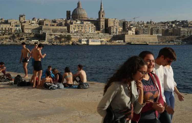 মাল্টা : মাল্টার রাজধানী ভেলেটার এই স্থানটিও জনপ্রিয় দর্শনীয় স্থান। ইচ্ছে হলে আপনিও এই স্থানটি ভ্রমণ করে আসতে পারেন।