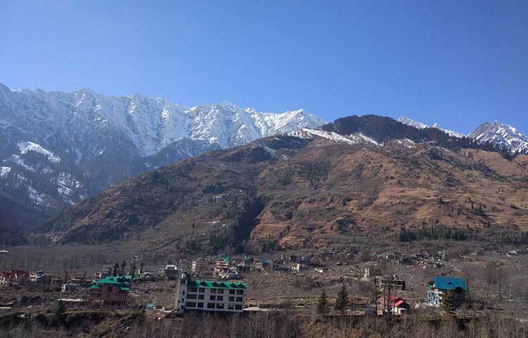 মানালির প্রাকৃতিক সৌন্দর্যে এতোটাই বিমোহিত হতে হয়, তখন ক্ষণিকের জন্য হারিয়ে যেতে ইচ্ছে করে। ছবি : জাগো নিউজ