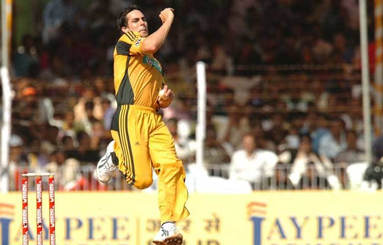 মিচেল জনসন : ২ কোটি টাকার বিনিময় এই আসরে কেকেআর-এ খেলবেন এই অজি স্পিডস্টার।