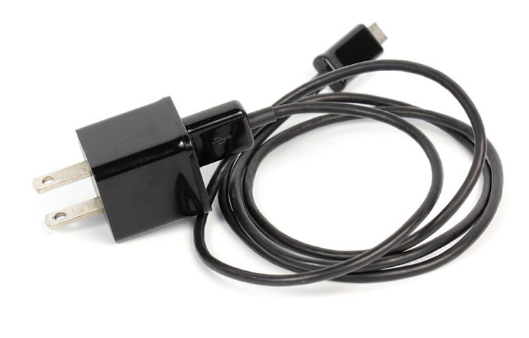 সেটের চার্জার না থাকলে, অন্য যে চার্জার ব্যবহার করবেন, তা যেন কম দামি বা অখ্যাত কোনো কোম্পানির না হয়।