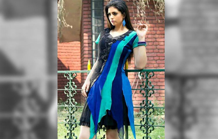 সামির স্ত্রী হাসিন পেশায় একজন মডেল।