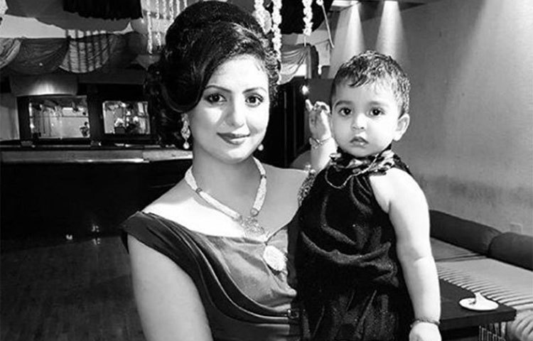 সামি-হাসিন জাহানের এক কন্যাও রয়েছে। মঙ্গলবার রাতের দিকে হাসিন জাহান স্বামী সামির বিরুদ্ধে পরকীয়ার অভিযোগ আনেন।