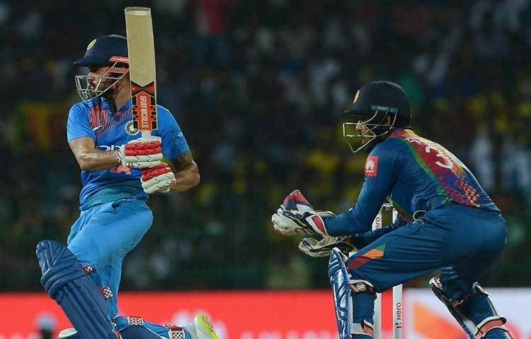 মণীশ পাণ্ডে : শ্রীলঙ্কার বিরুদ্ধে প্রথম ম্যাচে মণীশের ব্যাট থেকে এসেছে ৩৭ রান। বাংলাদেশের বিরুদ্ধেও দলে সুযোগ পেতে চলেছেন তিনি।