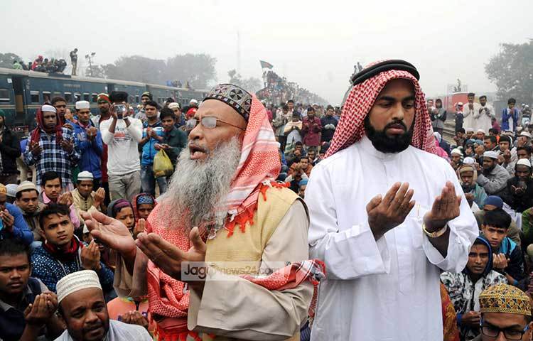 আখেরি মোনাজাতের মধ্য দিয়ে শেষ হয়েছে তাবলিগ জামাতের ৫৩তম বিশ্ব ইজতেমার প্রথম ধাপ। ছবি : বিপ্লব দিক্ষিৎ