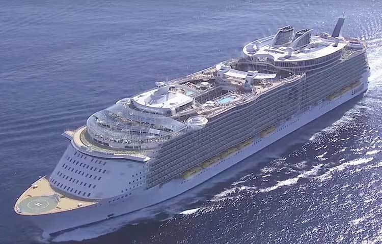 ২০০৬ সালে শুরু হয় ‘ওয়েসিস অফ দ্য সিজ’-এর নির্মাণের কাজ। নভেম্বর, ২০০৮ সালে প্রথম পানিতে ভাসে বিশাল এই বিলাসবহুল জাহাজটি।