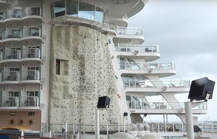 বিলাসবহুল এই জাহাজে উত্তর ক্যারিবিয়ান সাগরে মোট ৯ রাত, ৯ দিন ঘুরতে কেবিন ভাড়া লাগবে ১৪৫৮ মার্কিন ডলার বা প্রায় ৯৫ হাজার টাকা। এর বুকিং করতে হবে অন্তত দুই বছর আগে।