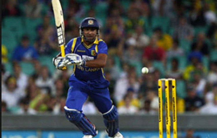 ২০০৯ সালে কলম্বোয় ভারত-শ্রীলঙ্কার দ্বিতীয় একদিনের আন্তর্জাতিক। পাঁচ উইকেট পড়ার পর ব্যাট করতে নেমেছিলেন পারভেজ মাহারুফ। বোলার তখন জাহির খান। জাহিরের ইয়র্কার মাহারুফের লেগ স্ট্যাম্প ছুঁয়ে বাউন্ডারি পার করে ফেলে। কিন্তু, উইকেটের বেল পড়েনি। ফলে আউট হননি পারভেজ। উল্টো চার রান পায় শ্রীলঙ্কা।