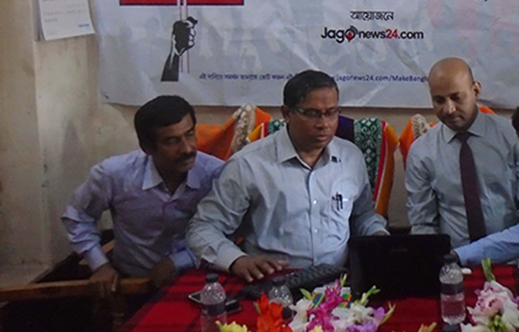 ‘জাতিসংঘে বাংলা চাই’ কর্মসূচিতে ভোট দেয়া হচ্ছে। ছবি : হাসান মামুন