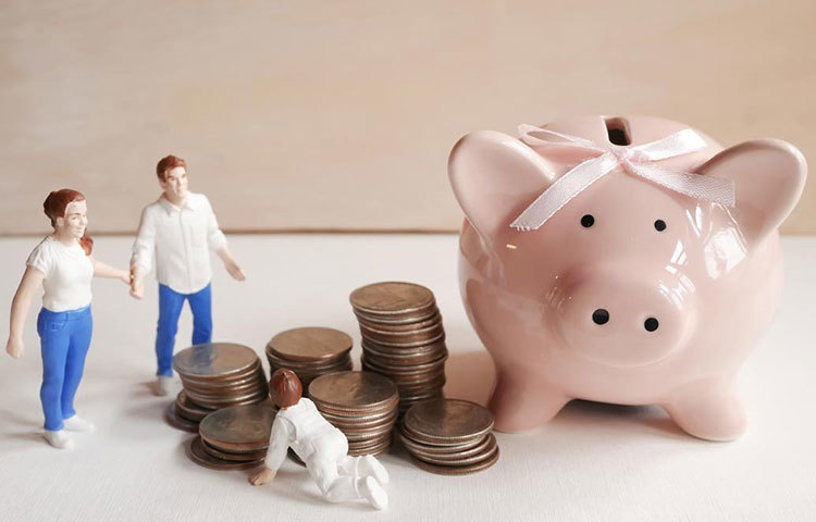 পারিবারিক খরচ সামাল দিতে গিয়ে অনেক সময় নিজের পছন্দ, স্বাদ-আহ্লাদ মেটানো হয়ে ওঠে না। কোনো বন্ধুর ভালোবেসে স্বাদ-আহ্লাদ মিটিয়ে দেওয়া থেকে গড়ে উঠতে পারে সম্পর্ক।