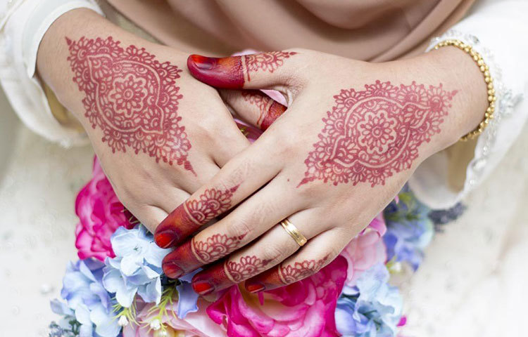 জীবনে ভালোভাবে থিতু হতে ৩০ পেরিয়ে যায়। অনেকেরই মধ্য কুড়ির মধ্যে বিয়ে হয়ে যায়। জীবন উপভোগ করার তাগিদে তারা পরকীয়া সম্পর্কে জড়িয়ে পড়তে পারেন।