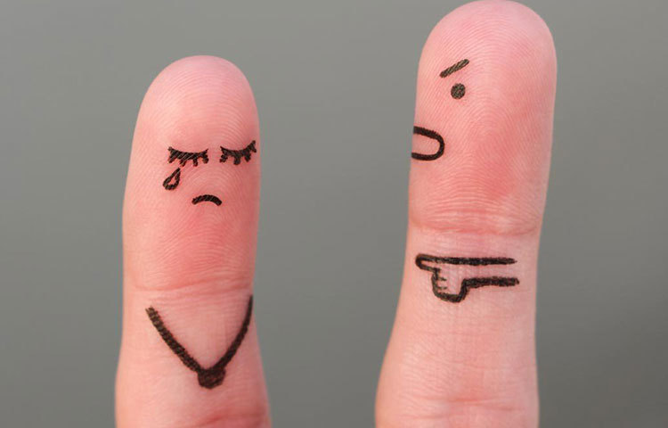 অনেক ক্ষেত্রে বিয়ের সময় পারিবারিক স্টেটাসে মিল দেখেই আমরা সিদ্ধান্ত নিয়ে ফেলি। মনের মিল রয়েছে কিনা সেই বিষয়ে গুরুত্ব দিই না। এই মনের মিল না থাকাই পরে বড় সমস্যা হয়ে দাঁড়ায়। ডেকে আনে পরকীয়া সম্পর্ক।