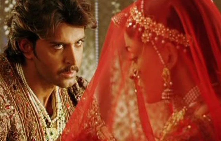 সারা জীবন এক সঙ্গে কাটাতে হলে একে অপরের গুরুত্ব সম্পর্কে স্পষ্ট ভাবে জানা ও সম্মান করা জরুরি। অধিকাংশ সময়ই দেখা দু’জনের জীবনের গুরুত্বের জায়গাগুলো আলাদা। ফলে নিজের মতো মানুষের সঙ্গে গড়ে উঠতে পারে বিবাহ বহির্ভূত সম্পর্ক।