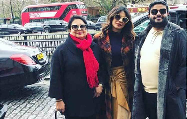 লন্ডনে পরিবারের সঙ্গে বছর শুরু করলেন প্রিয়াঙ্কা চোপড়া।