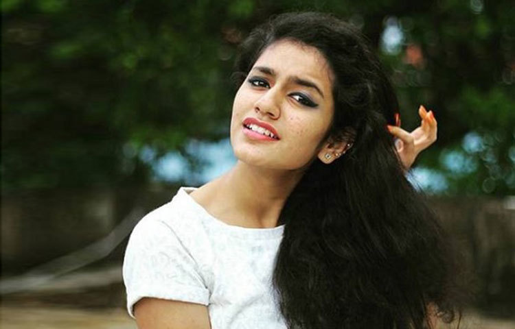 এই সুন্দরী তরুণীর অনুরাগী হয়ে উঠেছে তরুণ প্রজন্ম।