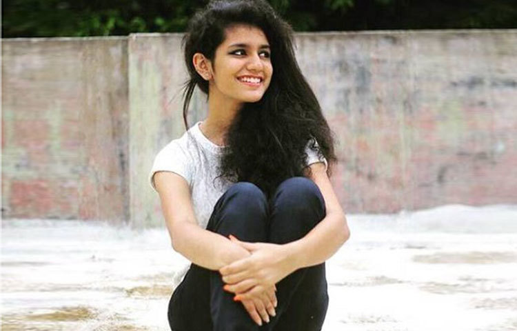 প্রিয়ার নিষ্পাপ দৃষ্টি এবং সুন্দর মুখের প্রেমে পড়ে গিয়েছে সবাই।