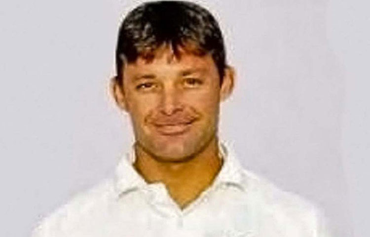 ড্যারেন র‌্যান্ডাল : ৩২ বছরের এই দক্ষিণ আফ্রিকান উইকেট কিপার ব্যাটসম্যান স্থানীয় ক্রিকেটে খেলার সময় মাথায় চোট পান। গুরুতর আহত অবস্থায় হাসপাতালে নিয়ে যাওয়া হলেও শেষ রক্ষা হয়নি।