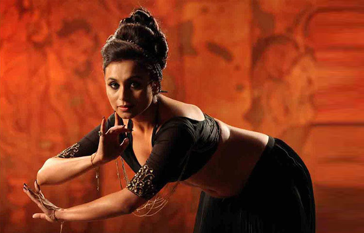 রানি মুর্খাজি, অত্যন্ত জনপ্রিয় এই নায়িকা। তিনি নাকি ধূমপানে আসক্ত। ধূমপান ছাড়া নাকি দিন শুরুই হয় না রানির। যদিও রানির এই অভ্যাস এক্কেবারেই সমর্থন করেন না তার পরিবার। এজন্য বহুবার ধূমপান ছাড়ার চেষ্টাও করেছেন, কিন্তু সফল হননি রানি।