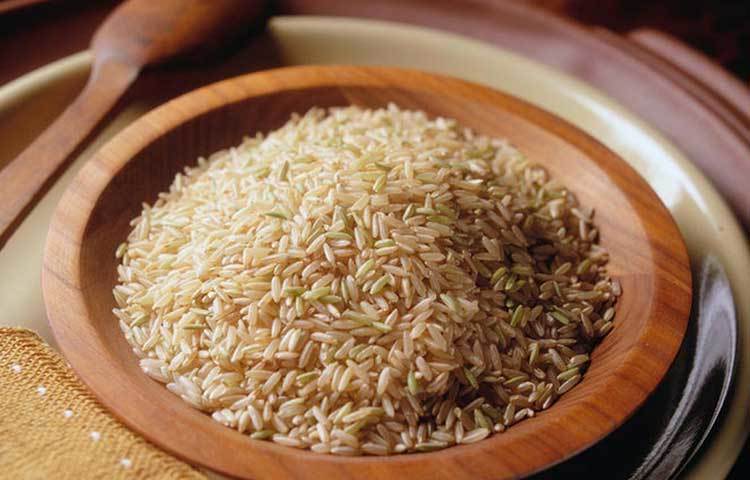 ব্রাউন রাইস : ঢেঁকি ছাঁটা চাল হল ব্রাউন রাইস। সবচেয়ে পুষ্টিকর এই চাল। প্রচুর পরিমাণ থিয়ামিন ও আয়রন রয়েছে ব্রাউন রাইসে। হোয়াইট রাইসের তুলনায় প্রায় দ্বিগুণ সময় লাগে ব্রাউন রাইস সিদ্ধ হতে।
