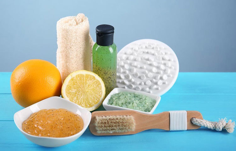 কমলা ও গ্রেপ ফ্রুট খোসার সুগন্ধ অবসাদ কাটাতে সাহায্য করে। ত্বকের চুলকানিও দূর করে। গোসলের পানিতে এই খোসাগুলো ফেলে সেই পানি দিয়ে গোসল করুন। ক্লান্তি দূর হবে।