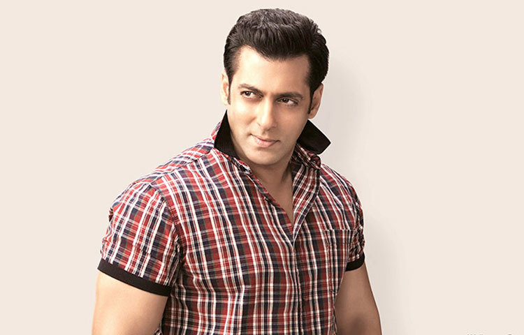 সালমান খান : তিনি ভারতের ভাদ্রা ন্যাশনাল কলেজে পড়ার সময়ে মাঝপথেই পড়ালেখা ছেড়ে দেন।