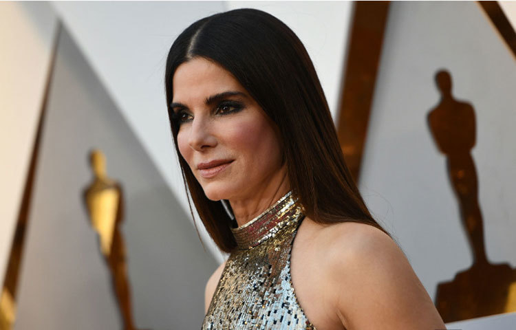 সান্দ্রা বুলকের দৃপ্ত পথ চলা।