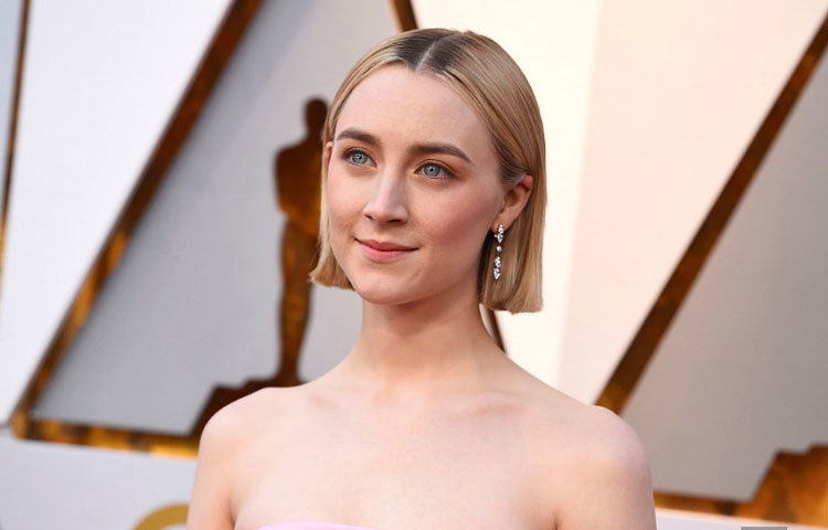 সাওরাইস রোন্যানের রূপের ঝলক।