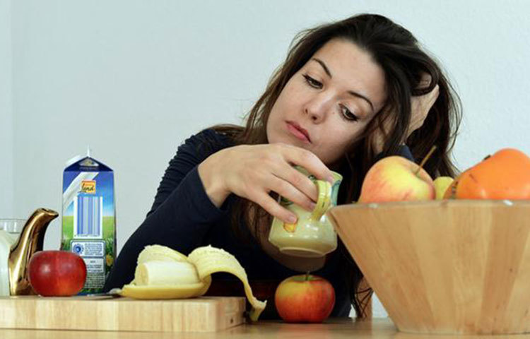 বেশিক্ষণ বসে থাকা ডায়বেটিসের ঝুঁকি বাড়ায় : হাঁটা-হাঁটি কম করা বা একনাগাড়ে বেশিক্ষণ বসে থাকা ডায়েবেটিস টাইপ-২ হওয়ার ঝুঁকি বাড়ায়। বিশেষজ্ঞদের মতে অতিরিক্ত বসে থাকলে প্রতি ঘণ্টায় ডায়বেটিসের ঝুঁকি বাড়ে শতকরা ২২ ভাগ।