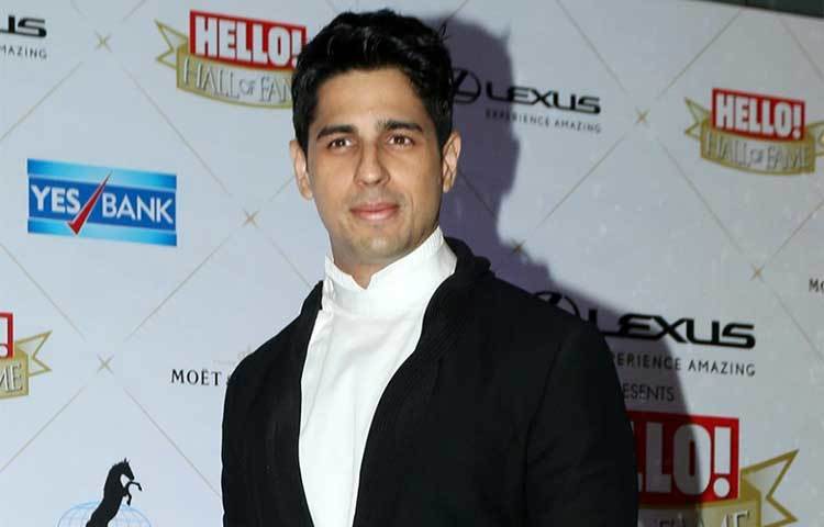 সিদ্ধার্থ মালহোত্র : মাত্র ১৮ বছর বয়সে তিনি মডেলিং শুরু করেন। তারপরে তিনি চলচ্চিত্রে আসেন।