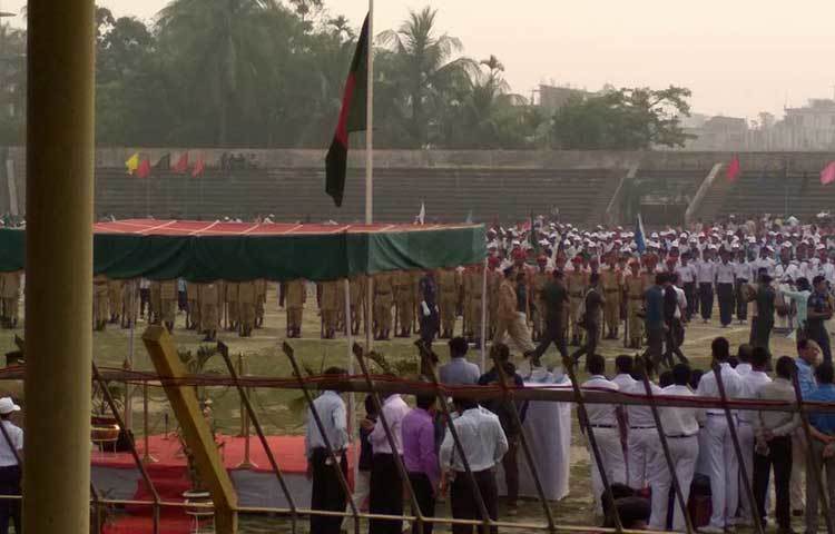 ২৬ মার্চ মহান স্বাধীনতা দিবস উপলক্ষে নোয়াখালী শহীদ ভুলু স্টেডিয়ামে অনুষ্ঠিত হয়েছে সমবেতভাবে জাতীয় সংগীত গাওয়াসহ মার্চপাস্ট, শরীর চর্চা প্রদর্শন ইত্যাদি অনুষ্ঠান।
