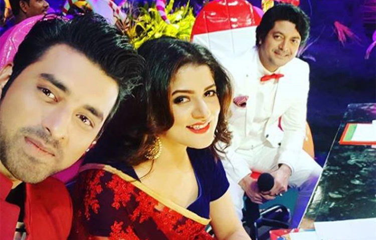 জি বাংলার ডান্স বাংলা ডান্স রিয়্যালিটি শো-তে বিচারকের আসনে রয়েছেন শ্রাবন্তী।