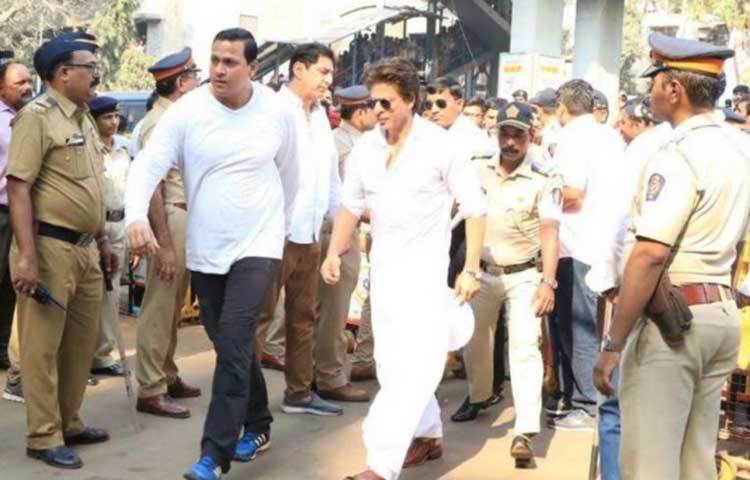 শেষ বিদায় জানাতে এসেছিলেন শাহরুখ খান।