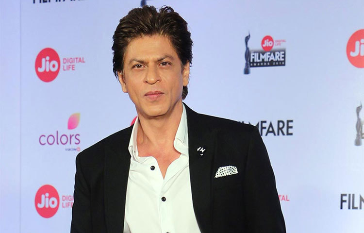 অস্কার প্রাপ্ত ছবি ‘স্লামডগ মিলিয়নিয়ার’ ছবিতে অনিল কাপুরের চরিত্রটি প্রথমে শাহরুখ খানের করার কথা ছিল। কিন্তু এর চরিত্র বাদশা খানের পছন্দ না হওয়ায় তাতে তিনি কাজ করেননি।