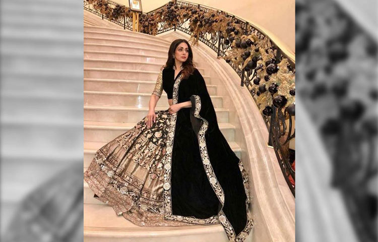 তার প্রিয় পোশাক পরে কিছুদিন আগেই এই ছবি পোস্ট করেছিলেন শ্রীদেবী।