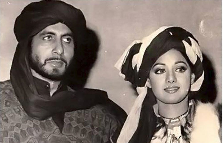 খুদা গাওয়া (১৯৯২) : অমিতাভ বচ্চন ও শ্রীদেবী অভিনীত ‘খুদা গাওয়া’ মুক্তি পেয়েছিল ১৯৯২ সালে। নাজির আহমদ এবং মনোজ দেশাইয়ের ‘খুদা গাওয়া’ বক্স অফিসে দারুণ সাড়া জাগিয়েছিল।