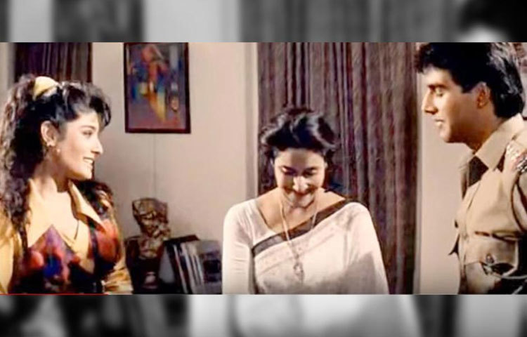 ১৯৯৪ সালে মুক্তিপ্রাপ্ত ‘মোহরা’ ছবিতে অক্ষয় কুমারের বিপরীতে অভিনয় করার প্রস্তাব যায় শ্রীদেবীর কাছে। কিন্তু তিনি সেই প্রস্তাব ফিরিয়ে দেন। রবিনা ট্যান্ডন সেই চরিত্রে অভিনয় করেন।