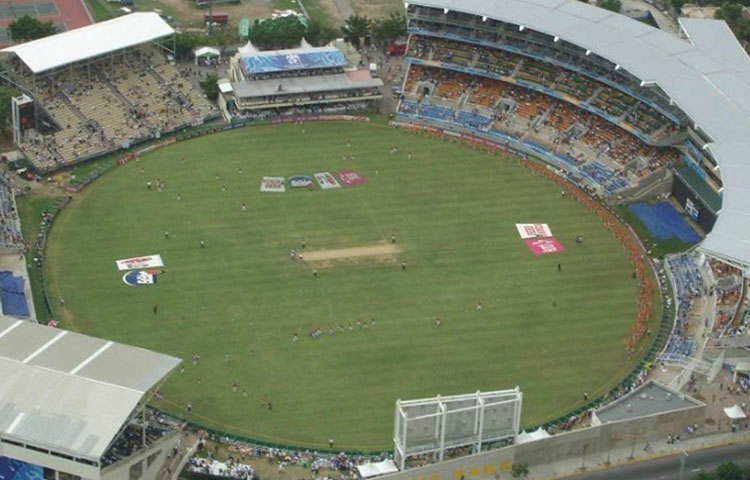 সাবাইনা পার্ক, জামাইকা : সম্ভবত ওয়েস্ট ইন্ডিজ এমনই একটা দেশ, যেখানে ব্যাট করতে কোনোদিনই তেমন স্বচ্ছন্দ ছিলেন না শচীন। তার ক্রিকেট ক্যারিয়ারের রেকর্ড অন্তত তেমনই কথা বলে। ওয়েস্ট ইন্ডিজের সেরা ক্রিকেট মাঠগুলির মধ্যে সাবাইনা পার্ক অন্যতম। এই মাঠে দেশের হয়ে চারটি টেস্ট ইনিংসে ব্যাট করতে নেমেছিলেন। সর্বোচ্চ রান ৮৬।