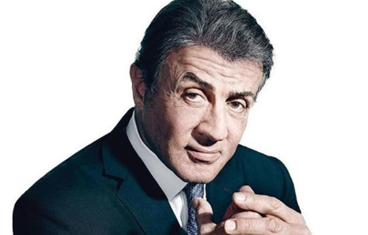 ২০০৯ সালে কারিনা কাপুর ও অক্ষয় কুমারের ‘কমবখত ইশক’ ছবির একটি দৃশ্যে অভিনয় করেছিলেন পর্নস্টার সিলভেস্টার স্ট্যালোন। ২৪ বছর বয়সী স্ট্যালোন তার স্ট্রাগলিং-এর দিনগুলিতে বেশ কয়েকটি সফট পর্ন ছবিতে কাজ করেছেন। ‘রকি’ বা ‘র‌্যাম্বো’র মতো সুপারহিট ছবি করার প্রায় ৬ বছর আগে পর্নস্টার ছিলেন স্ট্যালোন।