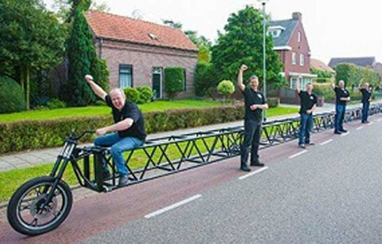 Kochada onanizm yashirin kamera Porno bekasi baliq ustida otiradi