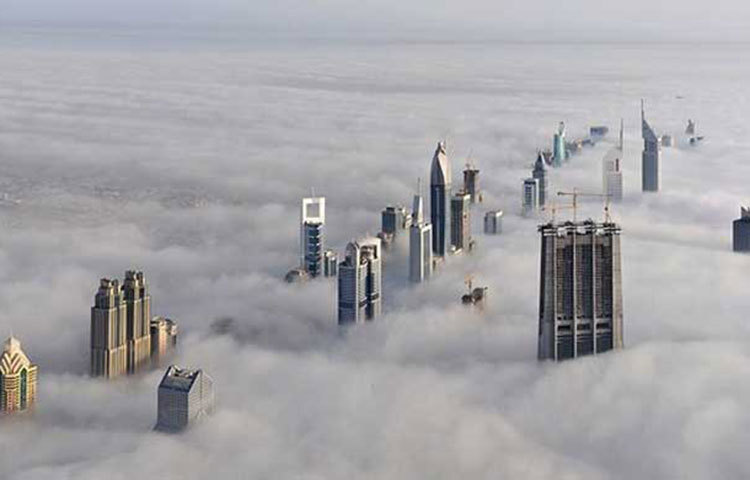 সর্বোচ্চ ভবন : ২০৬ তলাবিশিষ্ট বুর্জ দুবাই ভবনটির উচ্চতা দুই হাজার ৬৮৪ ফুট অর্থাৎ ৮১৮ মিটার। এ ভবনের উপর থেকে পুরো দুবাই শহরকে দেখা যায়।