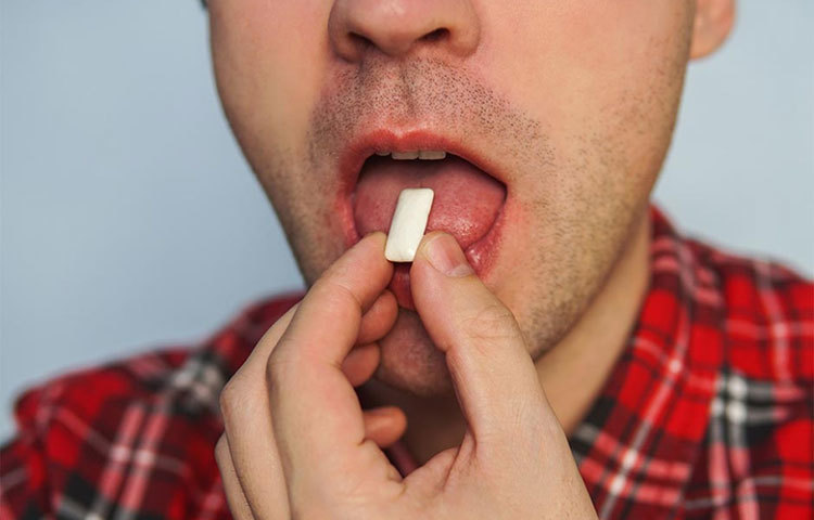 স্ট্রেস বেড়ে গেলে চুউয়িং গাম চিবান।