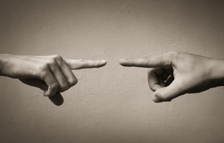 অন্যকে দোষারোপ না করে নিজের কাজ করুন। নিজের কাজের দায়িত্ব নিন নিজেই।