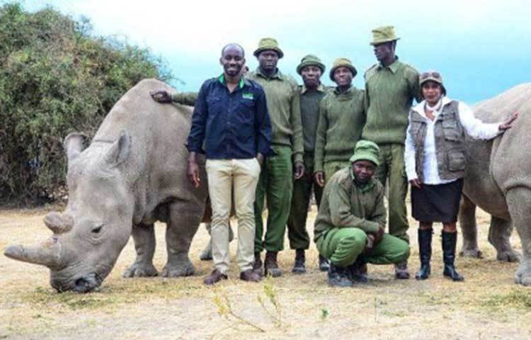 তার এতটাই ব্যথা ছিল যে ঠিকমতো দাঁড়িয়ে থাকতে পারত না। প্রায় তিন সপ্তাহ ধরে তার শরীর খারাপ ছিল।