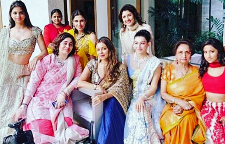 মা গৌরী খানের সঙ্গে সুহানা খান।