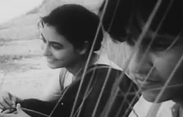 চলচ্চিত্র ‘কোমল গান্ধার’, এটি মুক্তি পায় ১৯৬১ সালে।