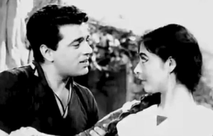 ‘আপকি পরছাঁইয়া’, মুক্তি ১৯৬৪ সালে।