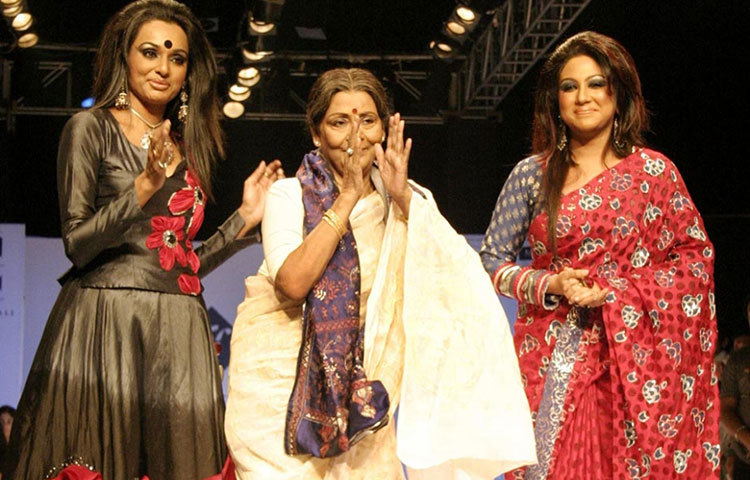 ২০০৯ সালে টিভি অভিনেত্রী রেশমী ঘোষের সঙ্গে সুপ্রিয়া দেবী।