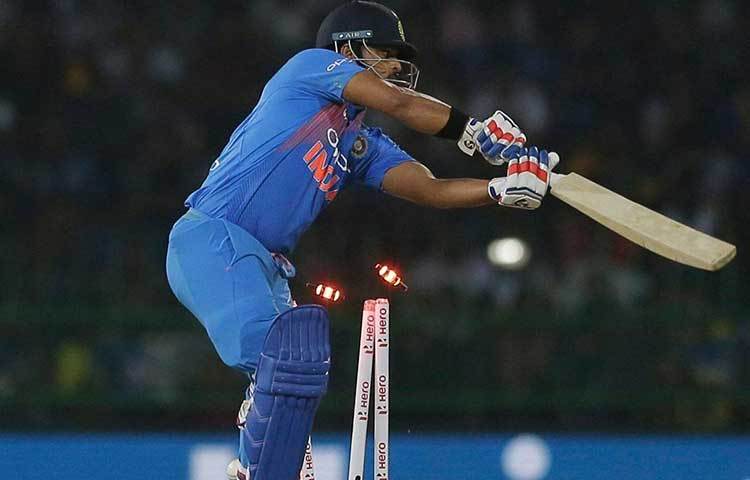 সুরেশ রায়না : নিদাহাস ট্রফির প্রথম ম্যাচে রায়নার ব্যাট থেকে এসেছে মাত্র ১ রান। তবে, প্রথম ম্যাচে ব্যাটে রানের খরা থাকলেও বাংলাদেশের বিরুদ্ধে রায়নার উপর ভরসা রাখছে ভারতীয় টিম ম্যানেজমেন্ট।