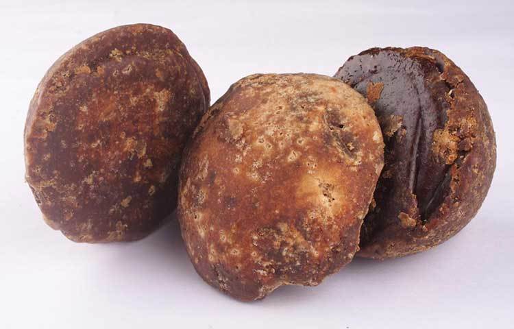 গুড়ে উপস্থিত ভিটামিন এবং খনিজ দ্রব্য, বিশেষত পটাশিয়াম শরীরের মেটাবলিজম বৃদ্ধি করে। এটি অতিরিক্ত কার্বোহাইড্রেট এবং মেদ ঝড়াতে খুবই উপযোগী।